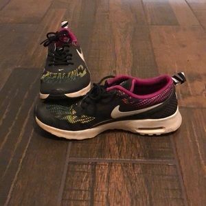 Nike Air Max Thea Wemon’s Running Shoes